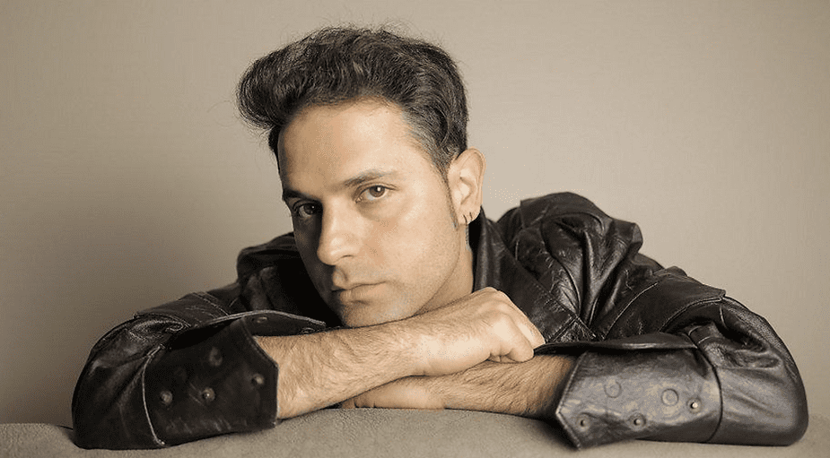 Güney Marlen: “Müzik ve söz yazarak ruhumu var etmeye devam ediyorum.”